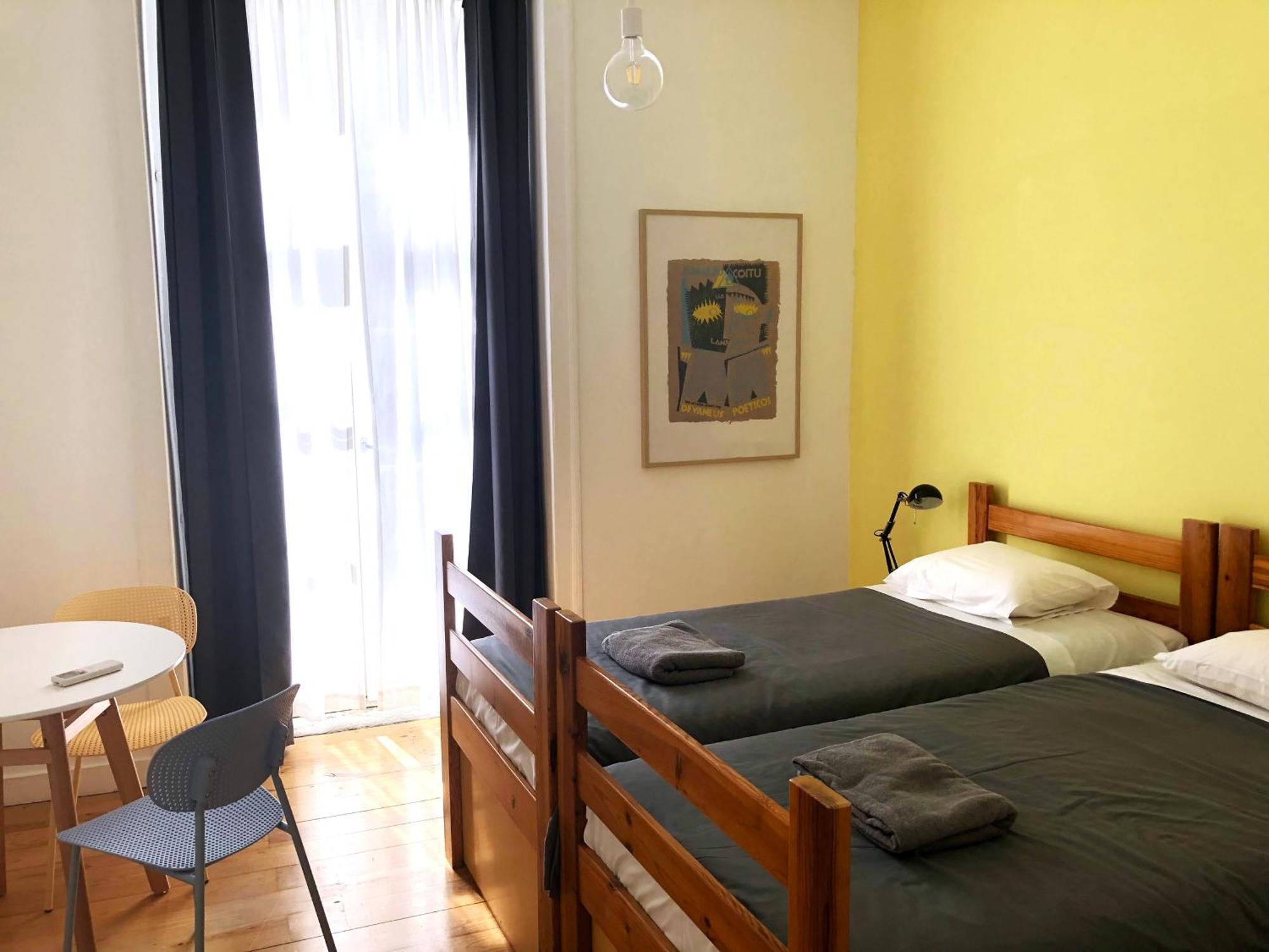 Living Lounge Hostel Лиссабон Экстерьер фото