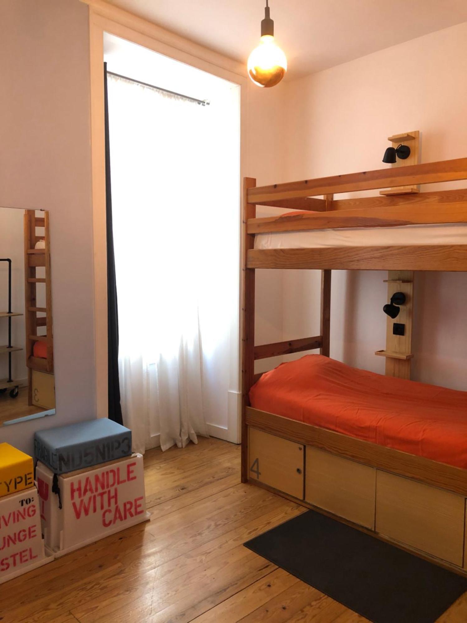 Living Lounge Hostel Лиссабон Экстерьер фото