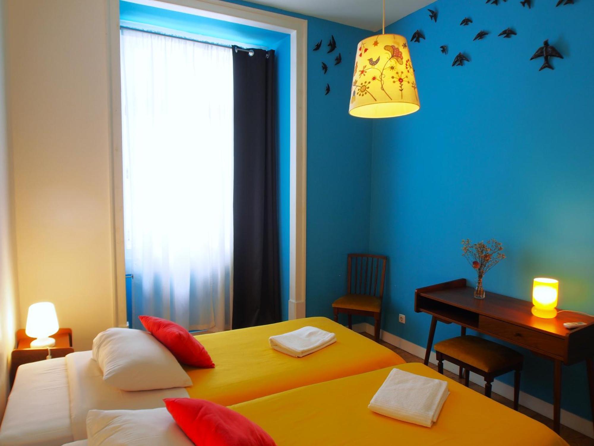 Living Lounge Hostel Лиссабон Экстерьер фото
