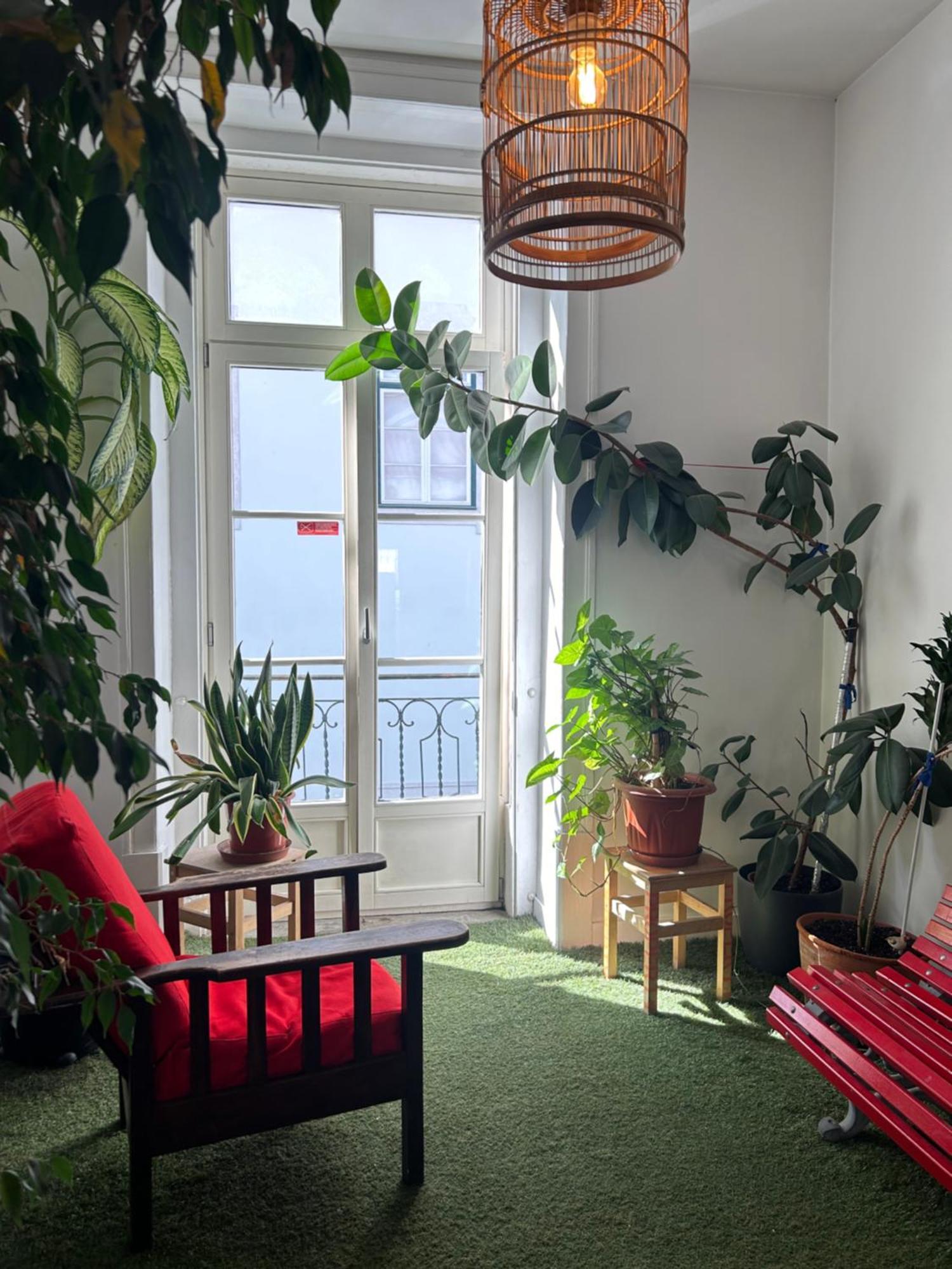 Living Lounge Hostel Лиссабон Экстерьер фото