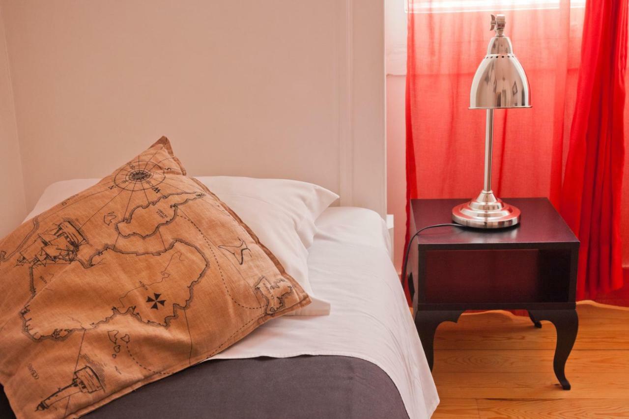 Living Lounge Hostel Лиссабон Экстерьер фото